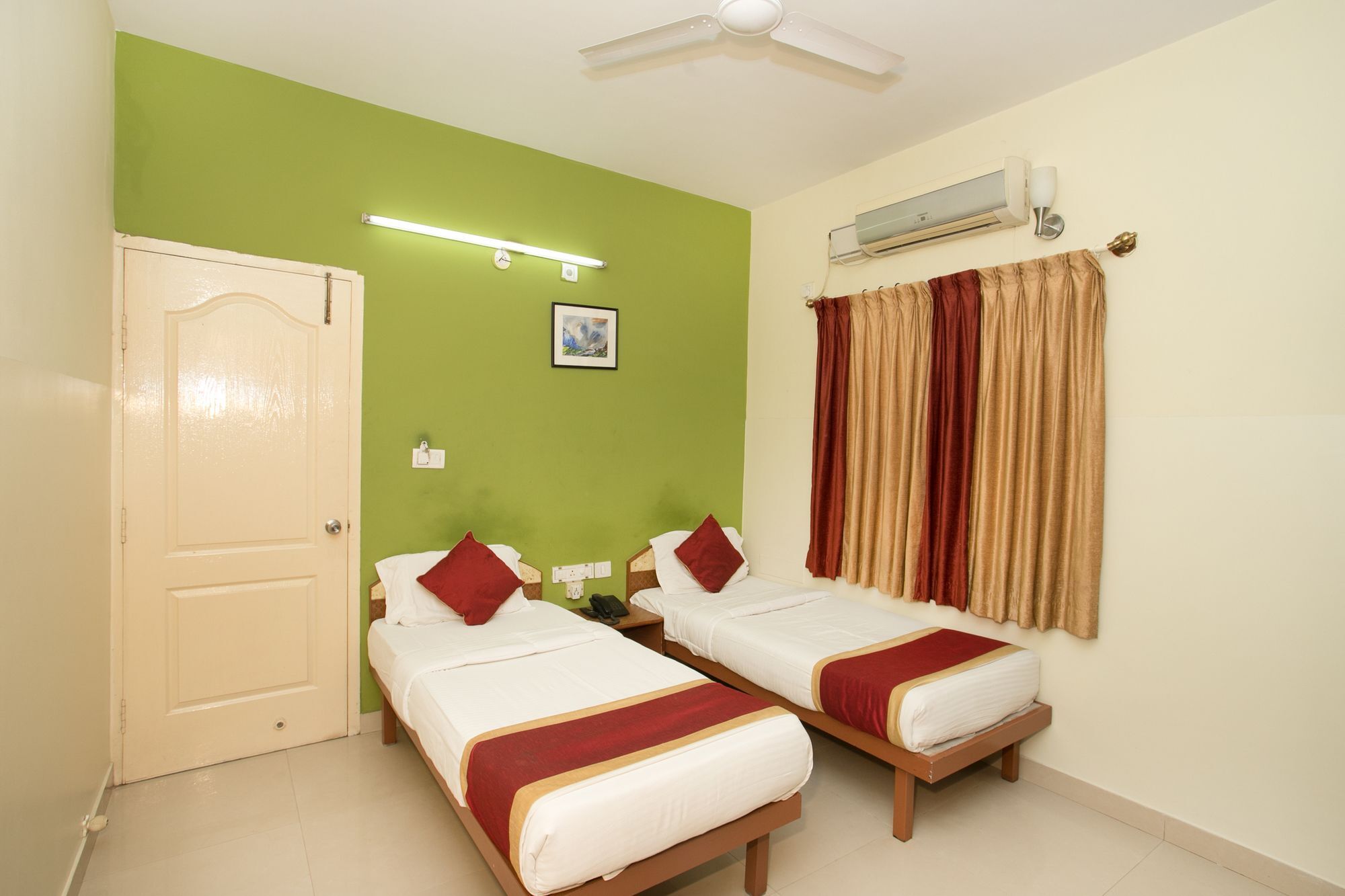 Oyo 10478 Raj Residency Hotel Bangalore Bagian luar foto